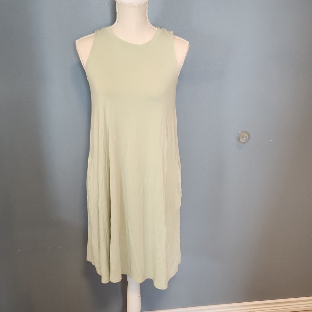 Time and True Flowy midi sleeveless  summer dress with pockets Resortwear Beach